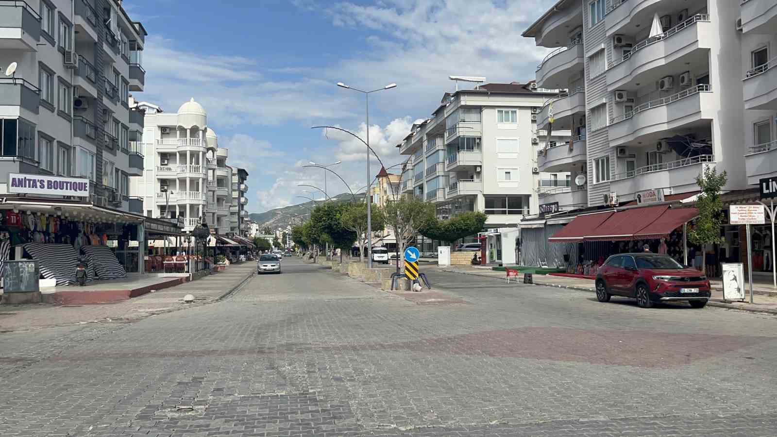 Alanya’da esnaf komşular arasında çıkan tartışma kavgaya dönüştü