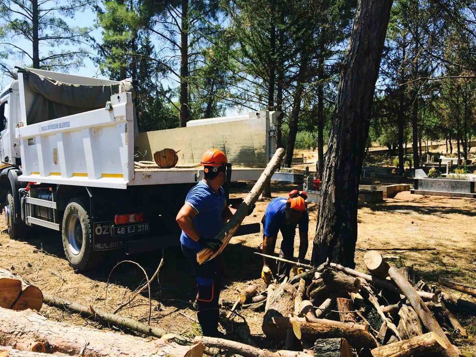 Muğla&rsquo;da mezarlıklar temizleniyor
