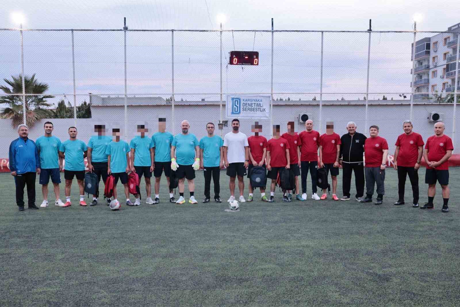 Menemen&rsquo;de gen&ccedil;ler sahada buluştu
