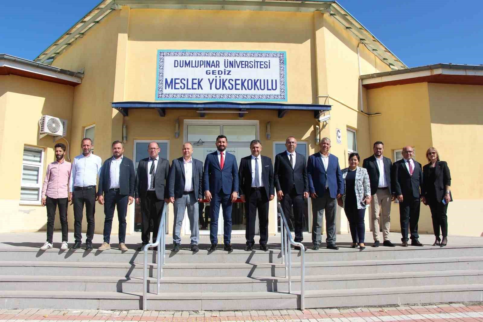 Gediz&rsquo;de 3. Geleneksel &lsquo;Sizinleyiz&rsquo; Kahvaltısı ve Akademik Yıl A&ccedil;ılışı d&uuml;zenlendi
