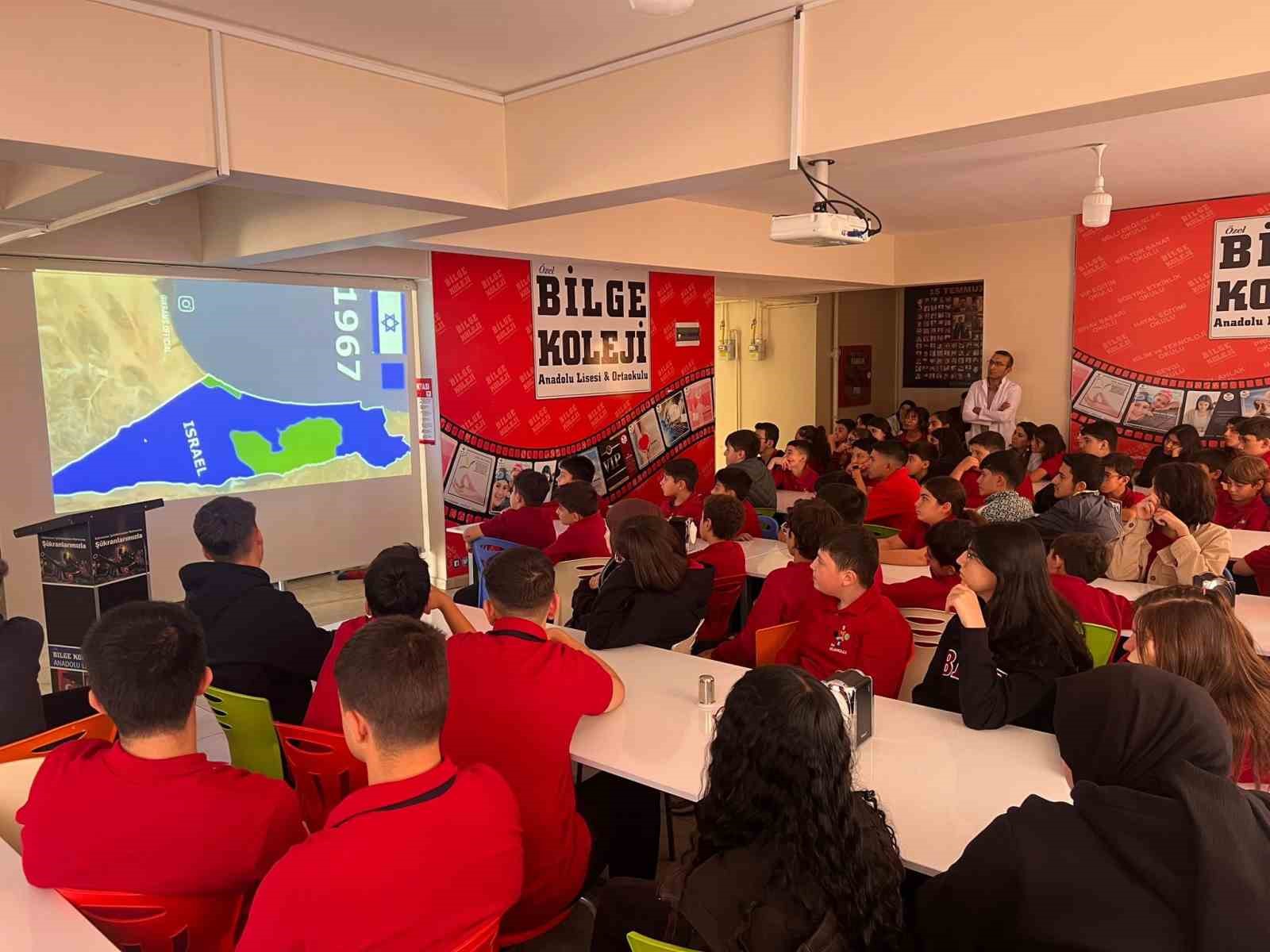 Bilge koleji &ouml;ğrencilerinden Filistin&rsquo;e destek: &lsquo;mavi kurdele&rsquo; etkinliği
