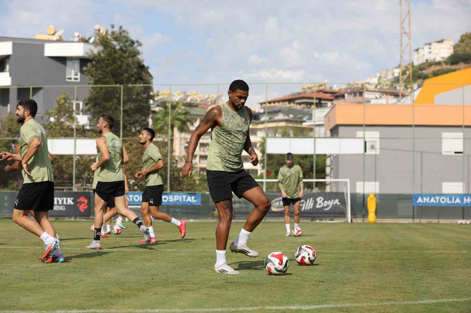 Alanyaspor, Gen&ccedil;lerbirliği ma&ccedil;ı hazırlıklarını tamamladı
