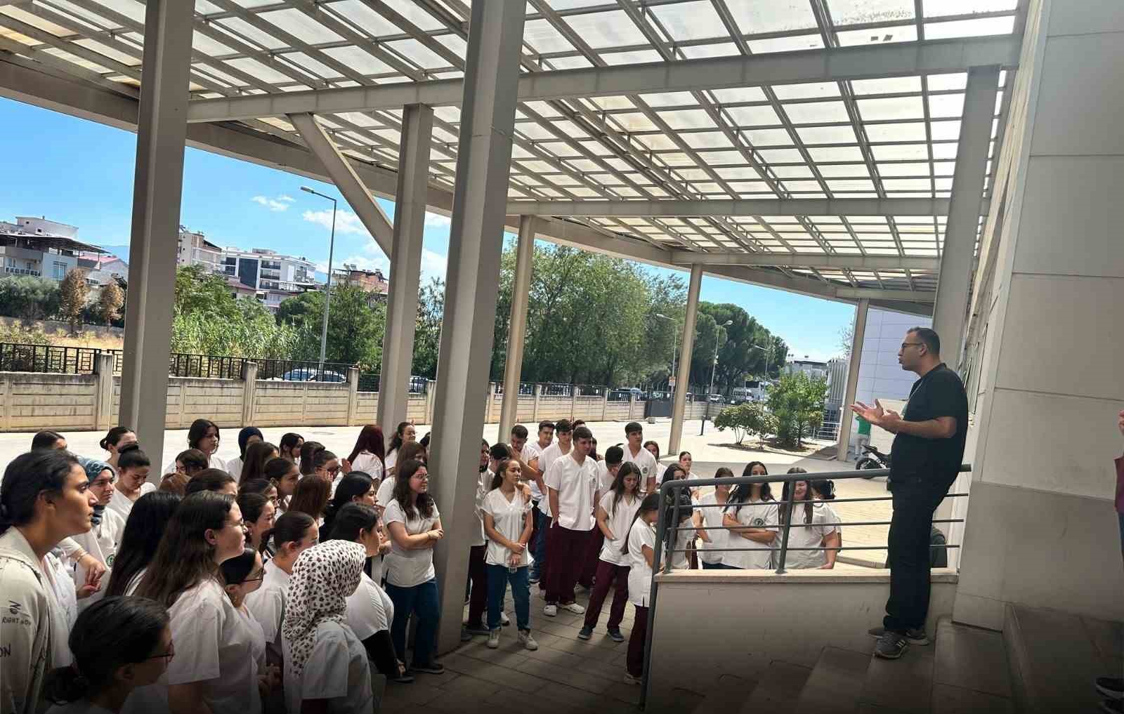 Nazilli Devlet Hastanesi&rsquo;nde stajyer &ouml;ğrencilere afet eğitimi
