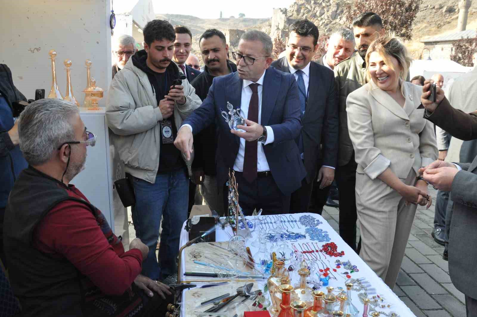 Kars’ta festival renkli görüntülere sahne oldu