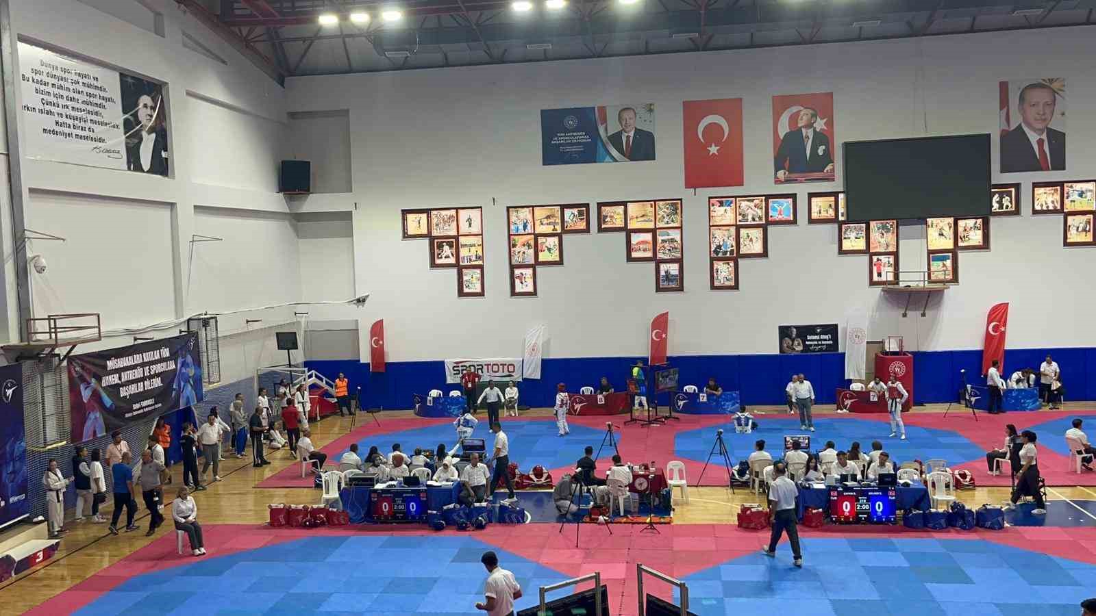 T&uuml;rkiye Kul&uuml;pler Taekwondo Şampiyonası Alanya&rsquo;da başladı
