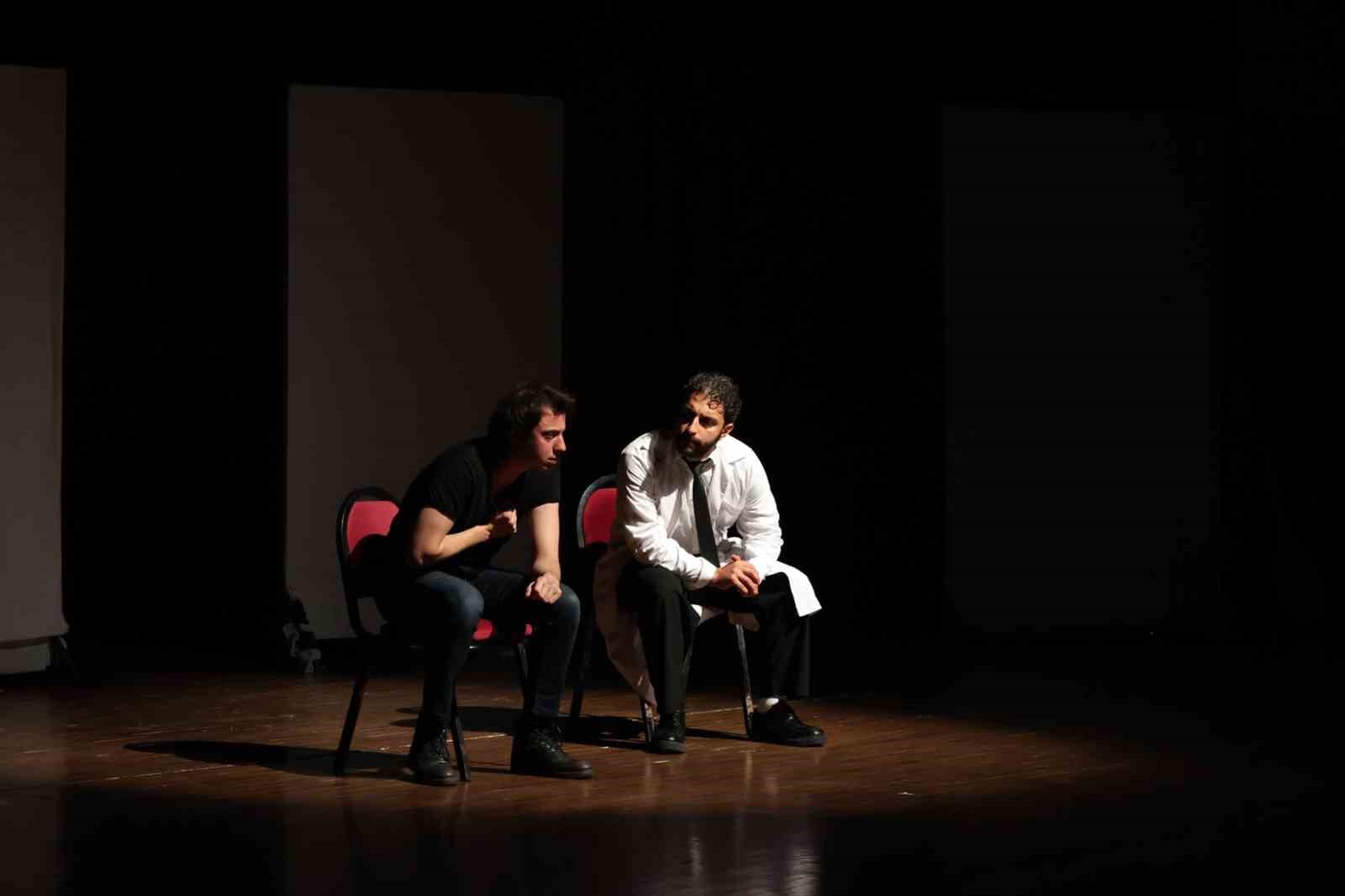 B&uuml;y&uuml;kşehir&rsquo;den bağımlılıkla m&uuml;cadeleye sanatla destek
