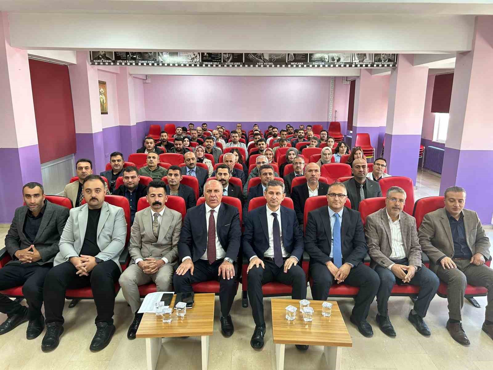 Bulanık’ta okul müdürleri istişare toplantısında bir araya geldi