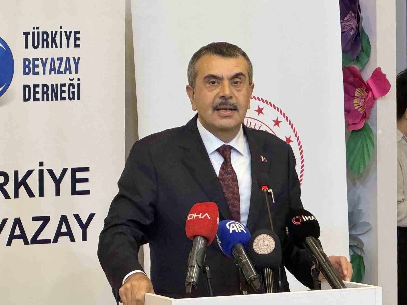 Bakan Tekin: "&Ouml;zel rehabilitasyon merkezlerinde eğitim desteği verdiğimiz yaklaşık 600 bin &ouml;zel eğitim &ouml;ğrencimiz var"

