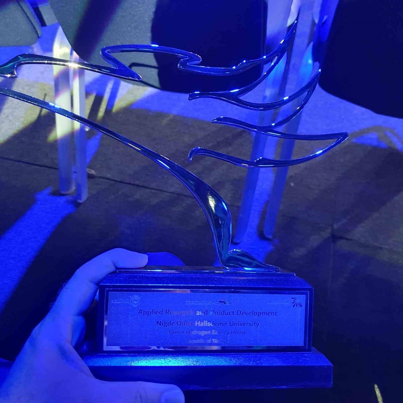 Niğde Ömer Halisdemir Üniversitesi, Dubai Enerji Ödülleri’nde uluslararası başarıya imza attı