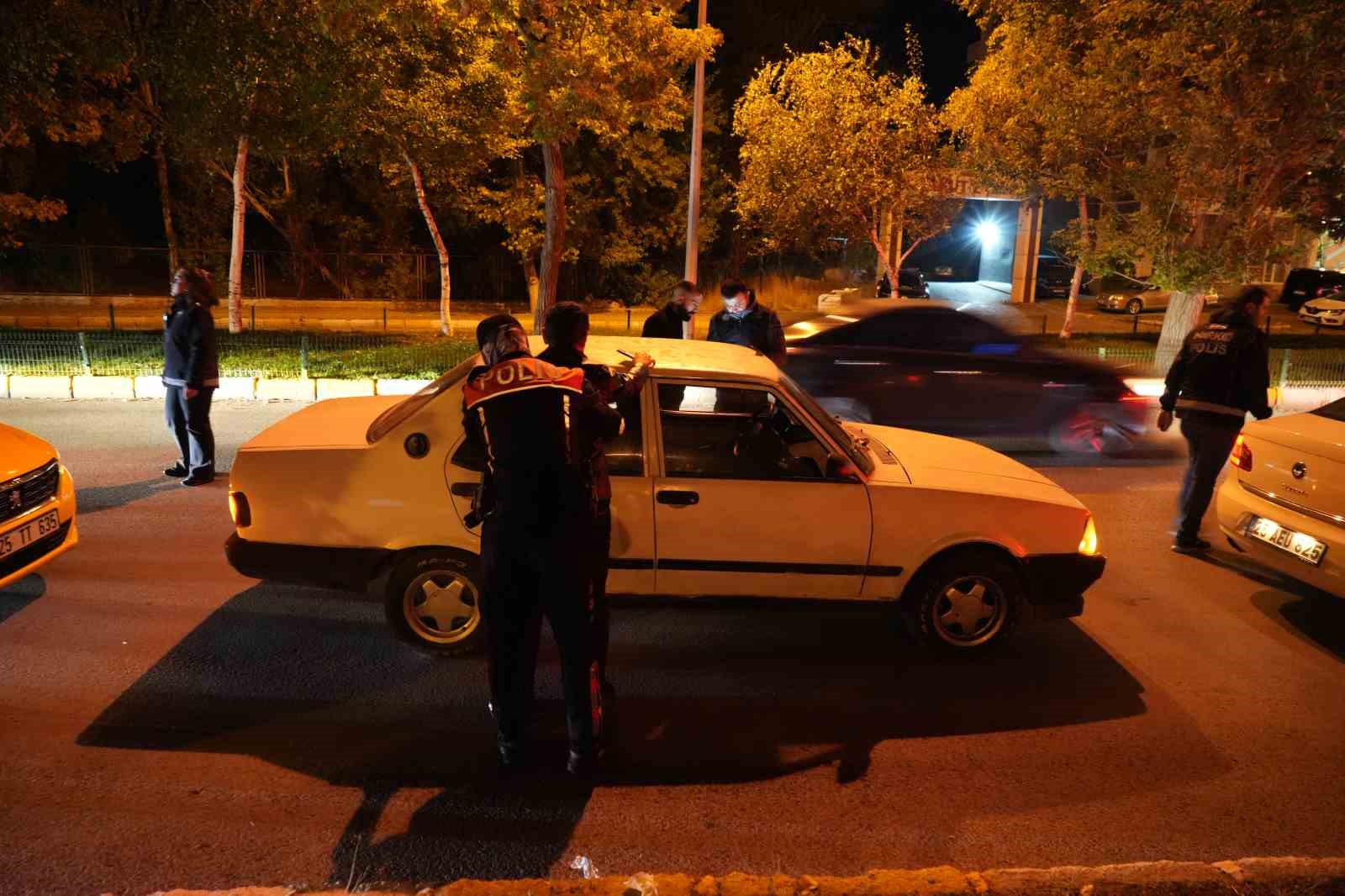 Erzurum&rsquo;da polisten narko alan uygulaması
