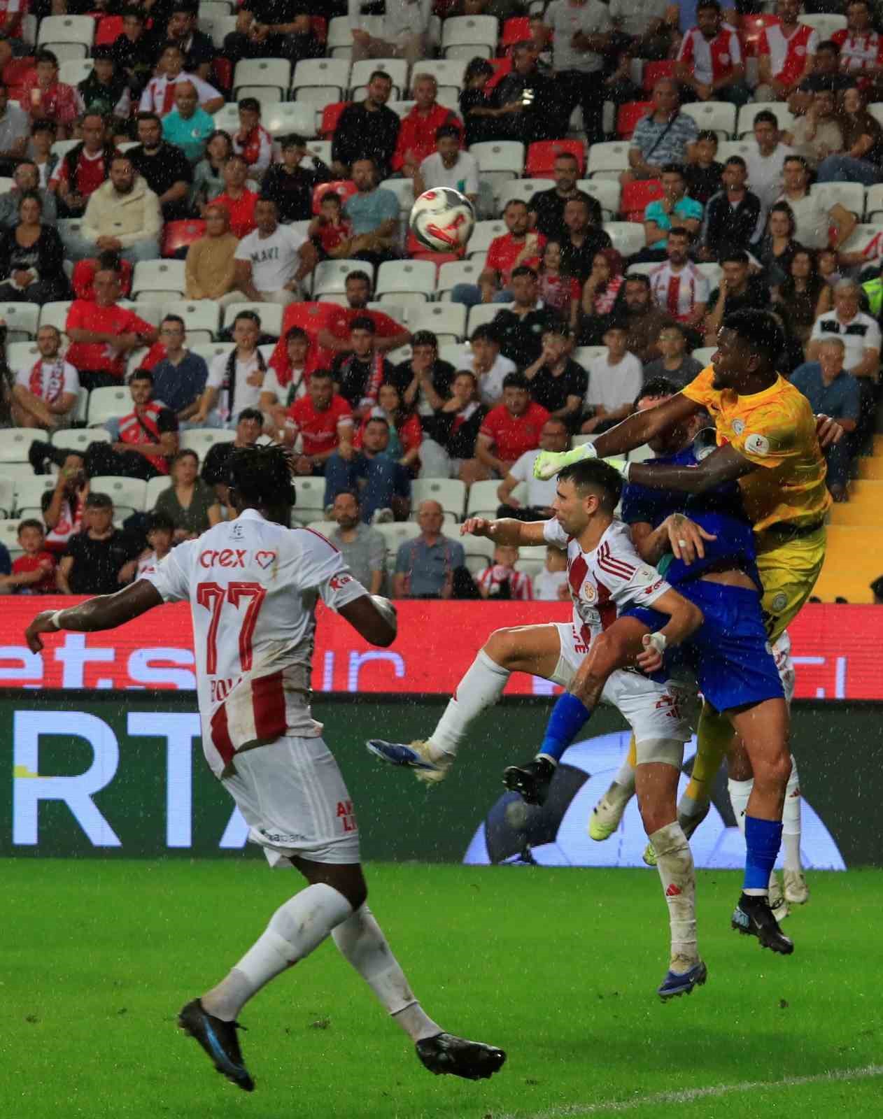 Trendyol S&uuml;per Lig: Antalyaspor: 1 - &Ccedil;aykur Rizespor: 2 (İlk yarı)
