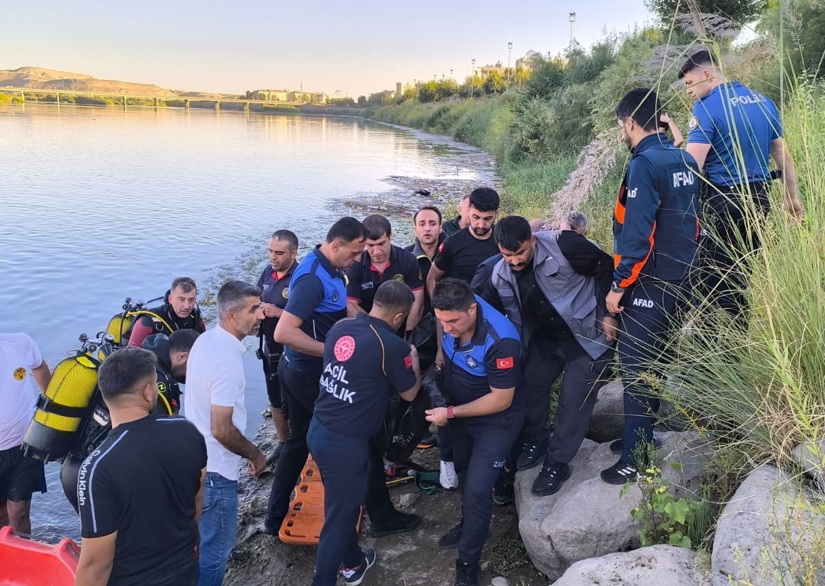 Cizre’de köprüden nehre atlayan gencin cansız bedenine ulaşıldı
