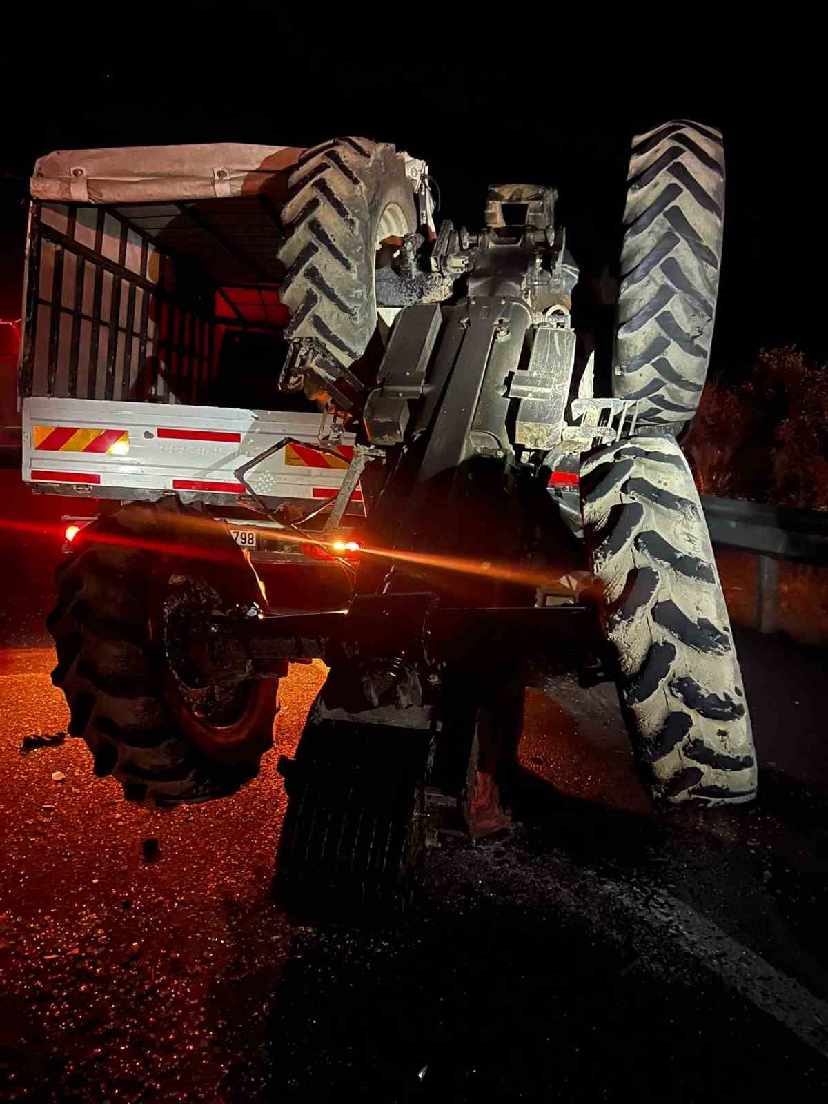 Mardin&rsquo;de kamyonet ile trakt&ouml;r &ccedil;arpıştı: 2 yaralı
