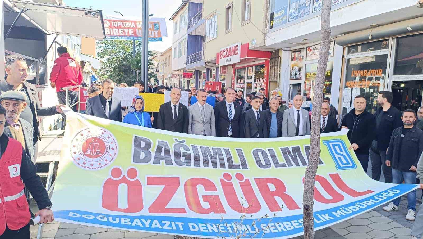 Diyadin’de "Bağımlılıkla Mücadele" farkındalık standı kuruldu