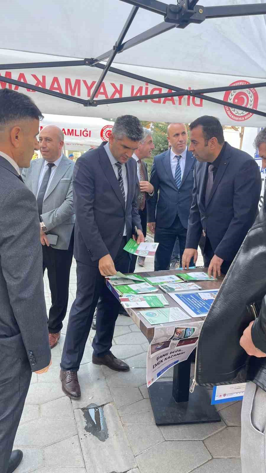 Diyadin&rsquo;de "Bağımlılıkla M&uuml;cadele" farkındalık standı kuruldu
