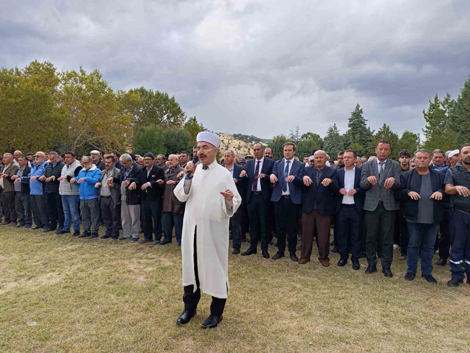 K&uuml;tahya&rsquo;da duanın ardından yağan yağmur, katılımcılarda b&uuml;y&uuml;k sevin&ccedil; oluşturdu
