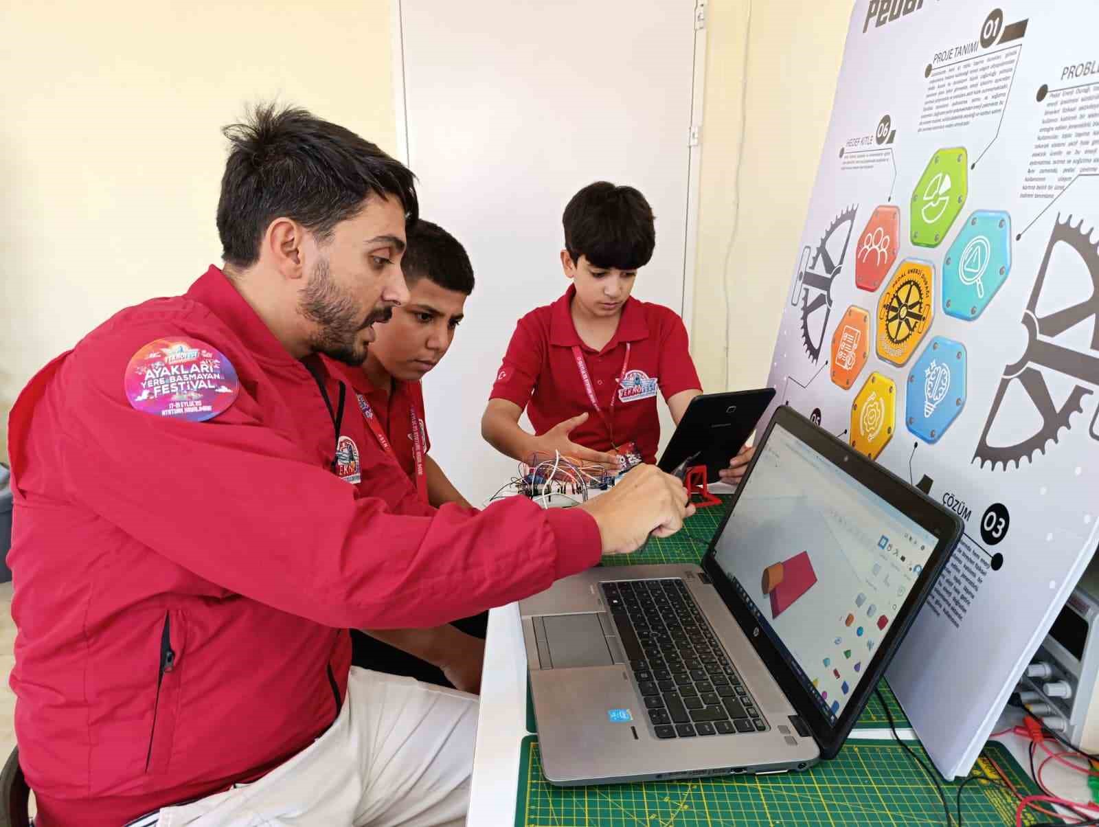 Bu bisiklet hem elektrik &uuml;retiyor hem de bakiye kazandırıyor
