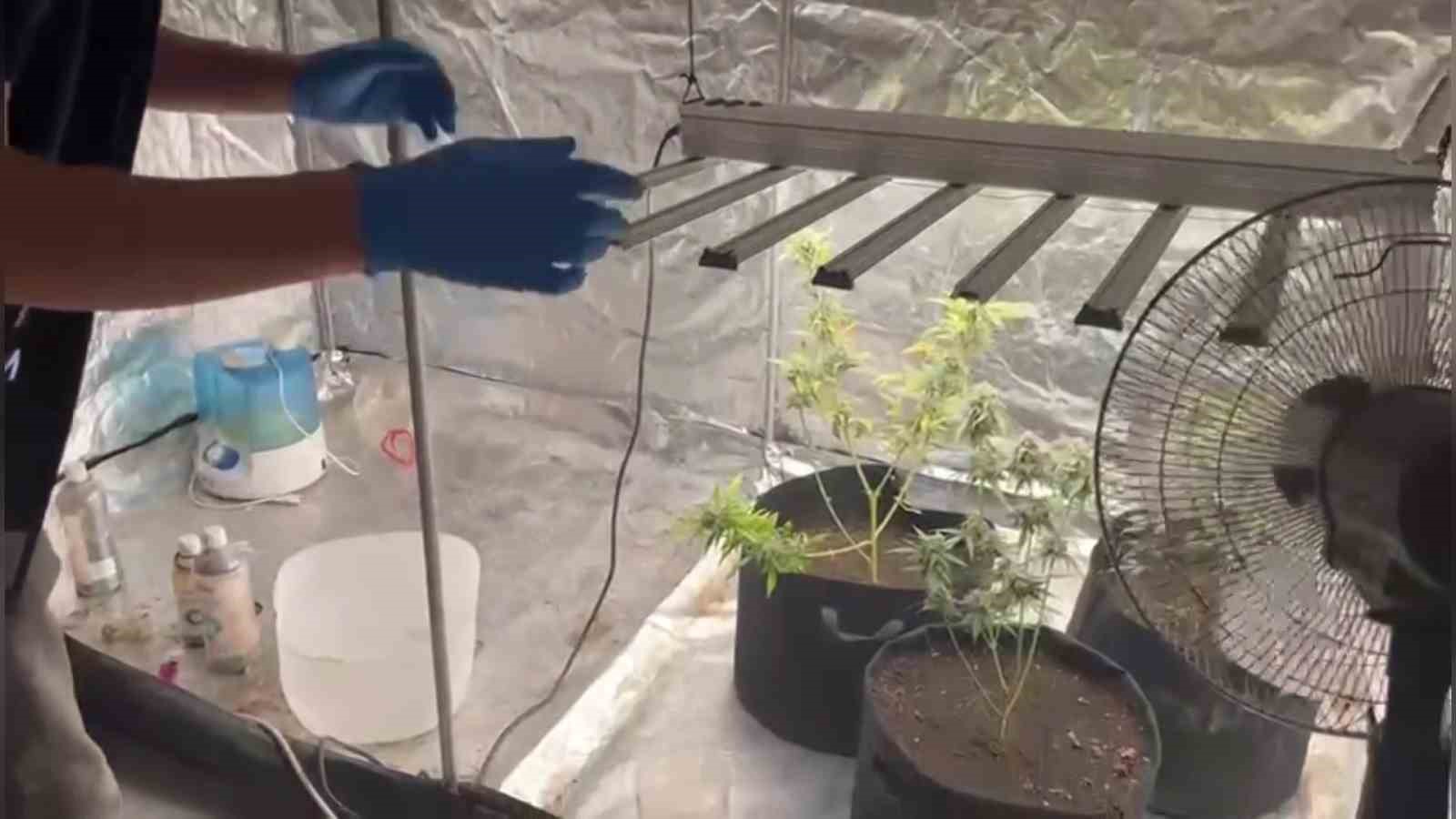 Evine kurduğu özel sistemle uyuşturucu üretirken yakalandı