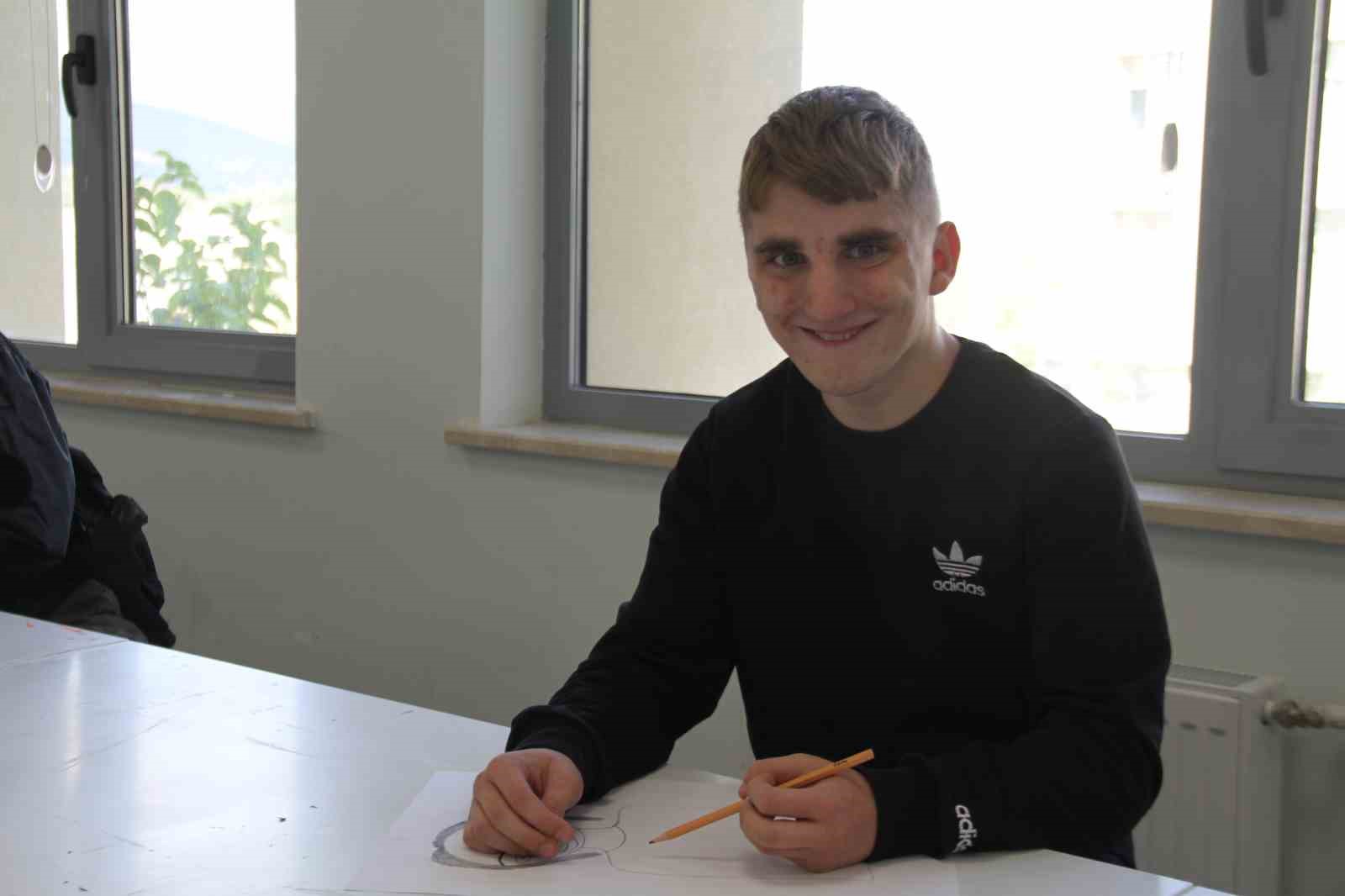 Tunceli&rsquo;de engellilere hem eğitim hem gelecek g&uuml;vencesi
