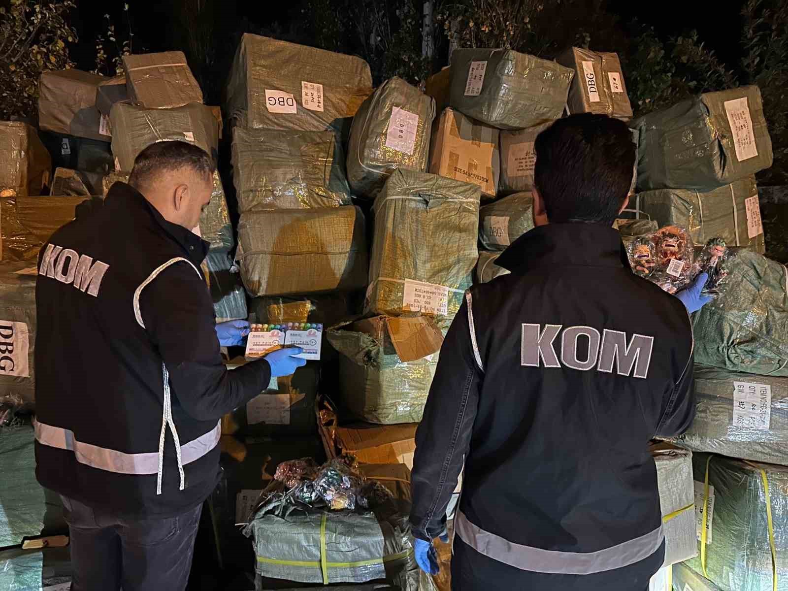 Ağrı’da 40 milyon liralık kaçak oyuncak ve kalem ele geçirildi