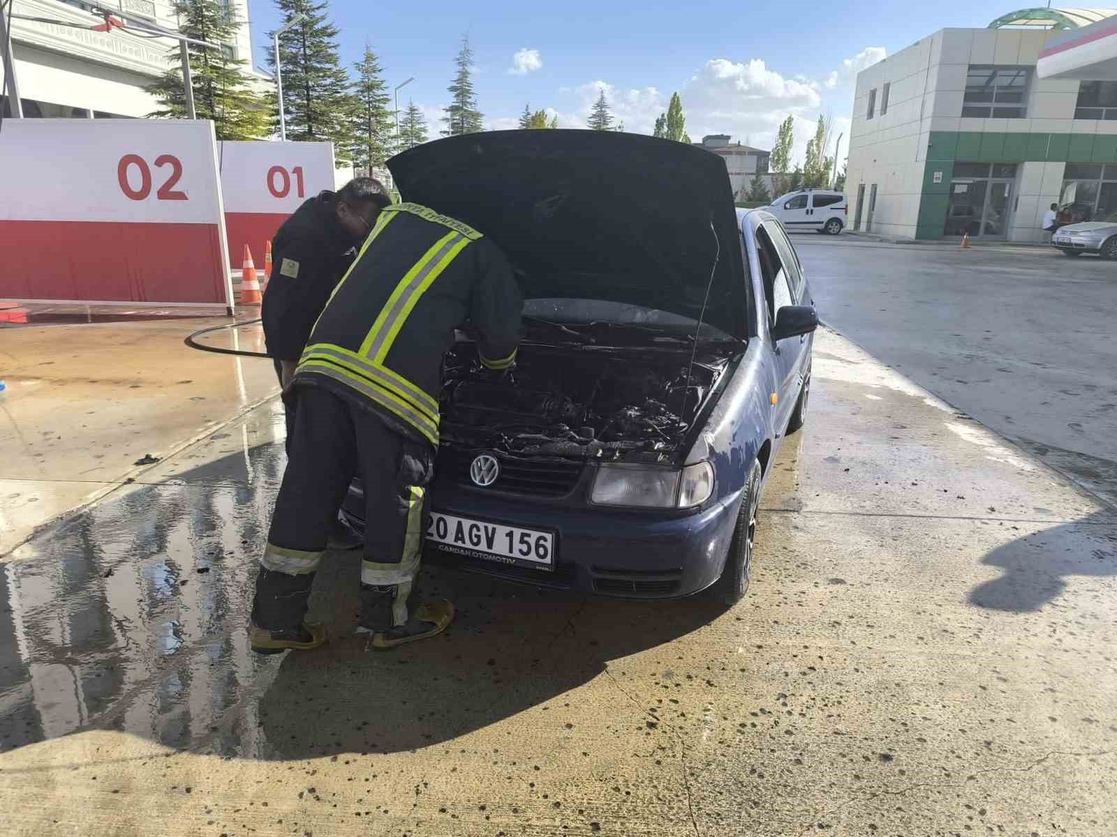 Karapınar’da otomobil yangını paniğe neden oldu