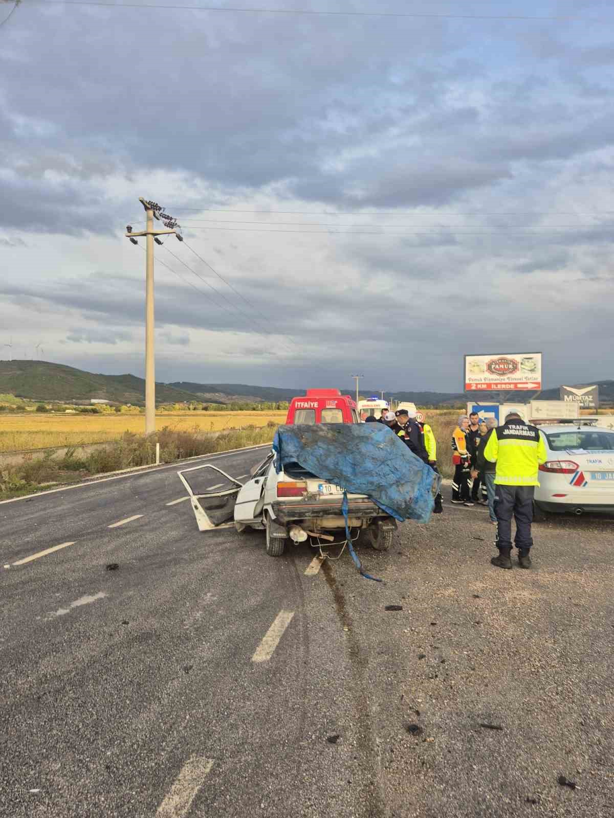 Gönen’de öğrenci servisi ile otomobil çarpıştı: 2 ölü, 7 öğrenci yaralı
