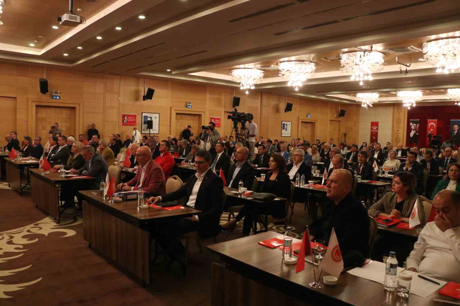 CHP lideri Özel: "Son seçimin birinci partisiyiz, artık sokakta çok daha güçlüyüz"
