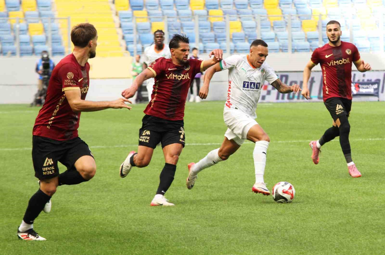 Trendyol Süper Lig: Gençlerbirliği: 0 - Corendon Alanyaspor: 1 (İlk yarı)