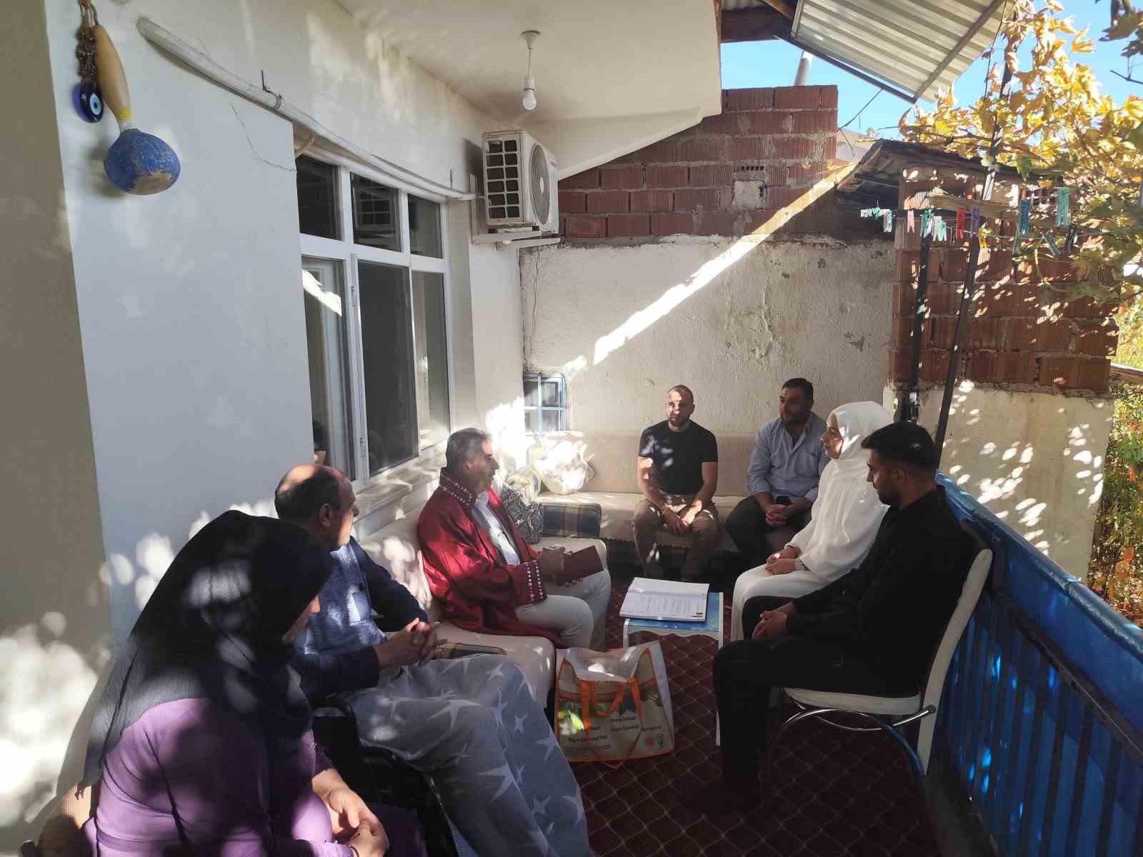 Rahatsızlığından dolayı nikaha katılamayan babaya duygulandıran sürpriz