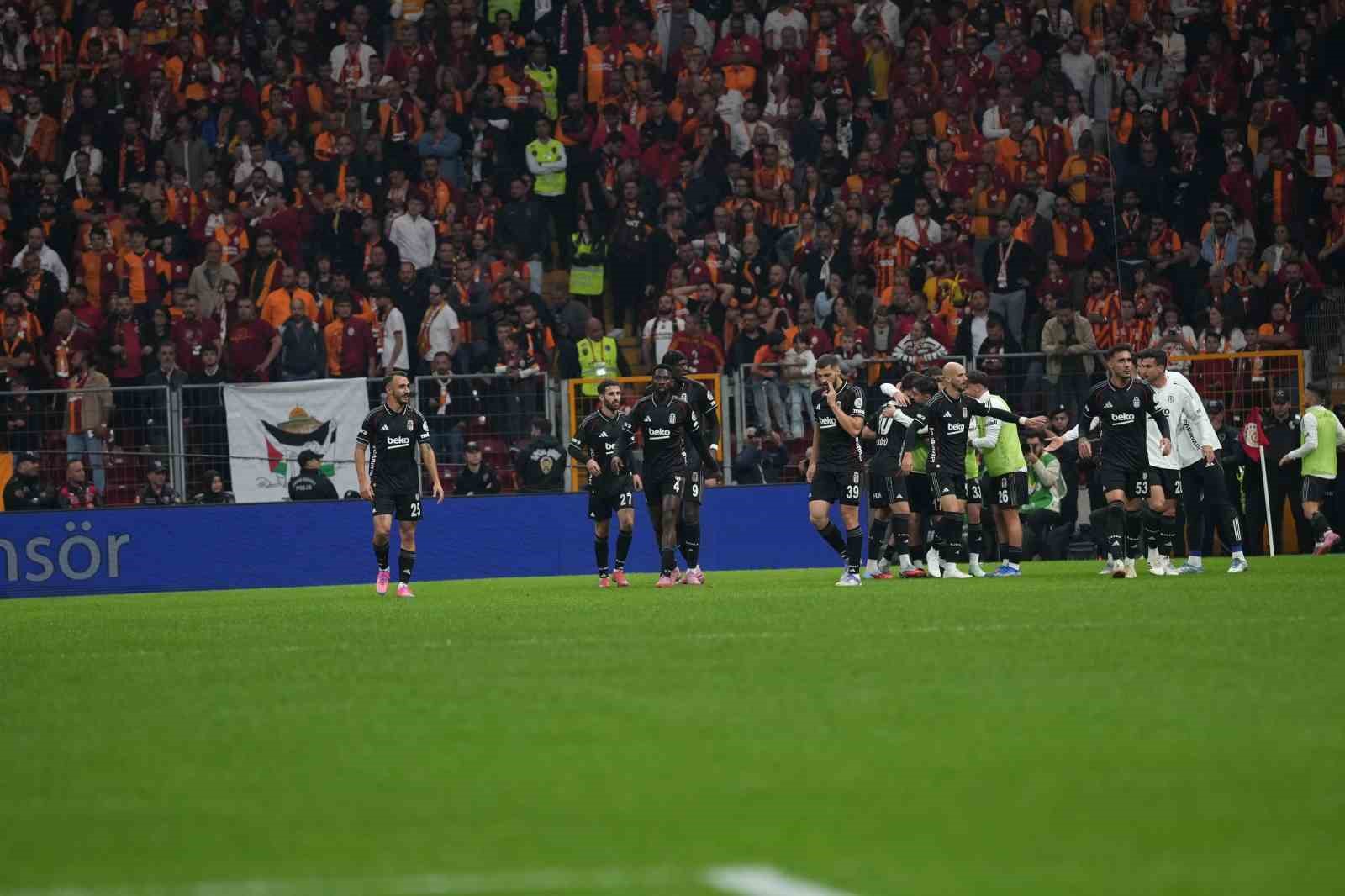 Trendyol Süper Lig: Galatasaray: 0 - Beşiktaş: 1 (Maç devam ediyor)

