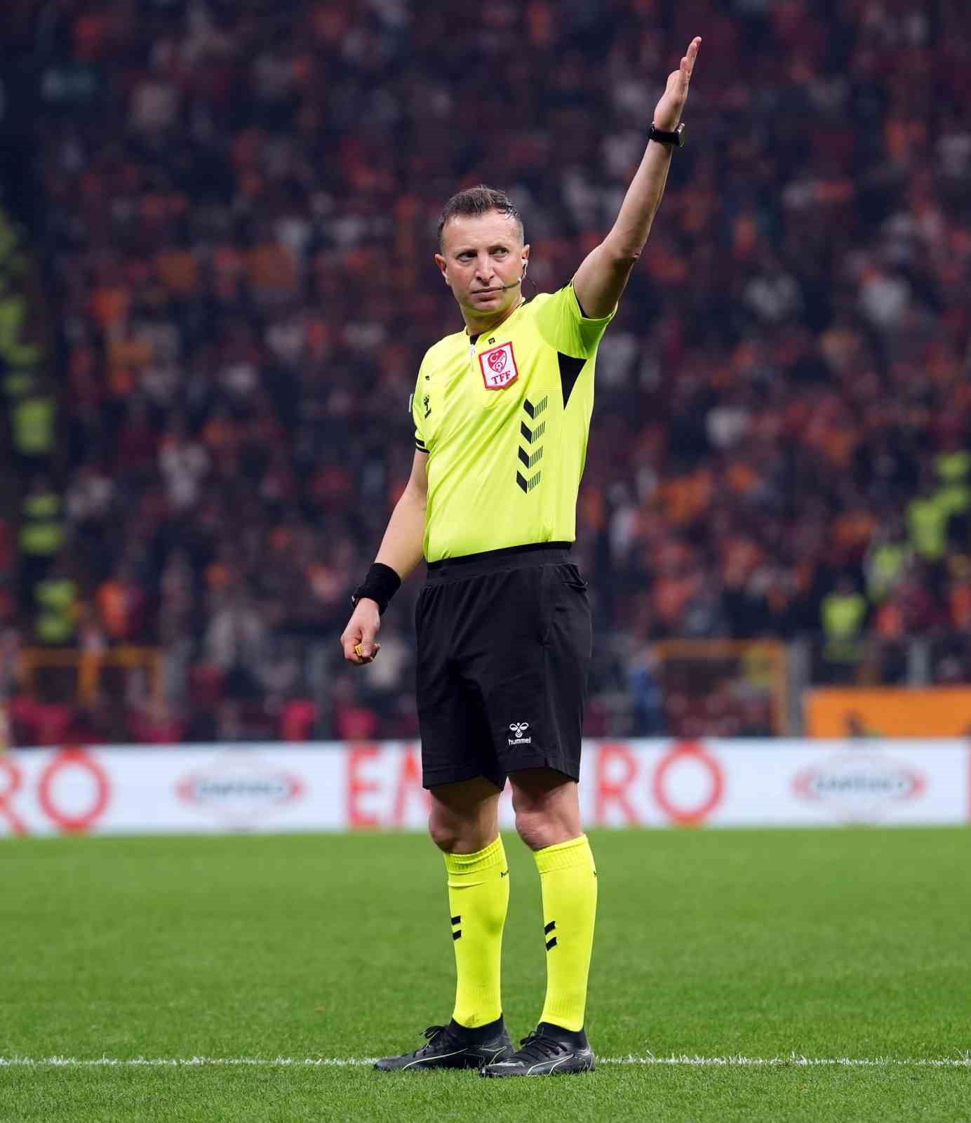 Trendyol Süper Lig: Galatasaray: 0 - Beşiktaş: 1 (İlk yarı)
