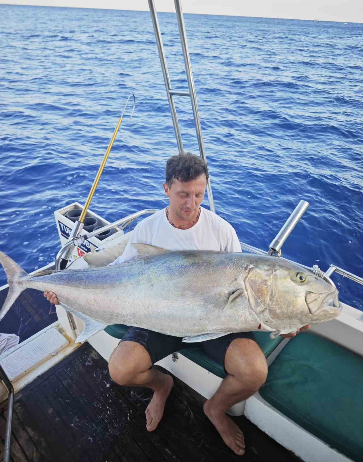 Olta ile 60 kiloluk balık yakaladılar, gelirini kimsesiz çocuklara bağışladılar