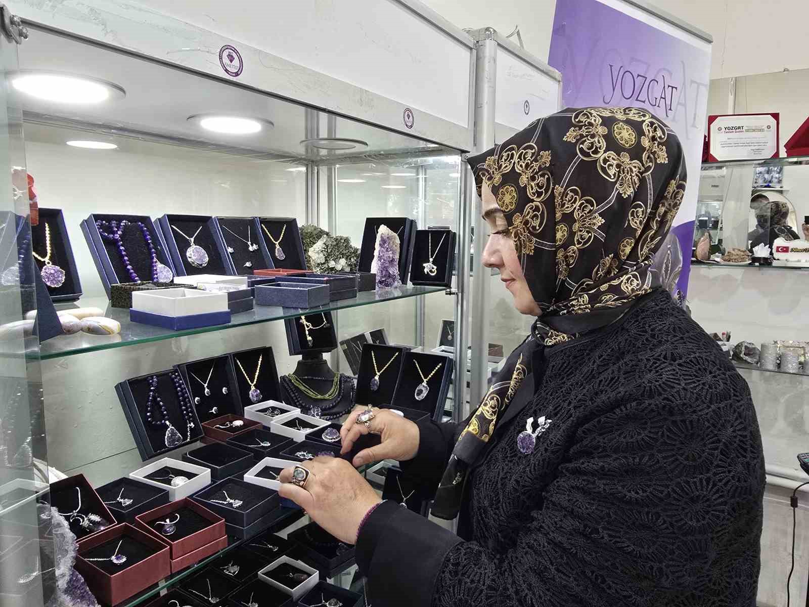 Yozgat&rsquo;tan &ccedil;ıkarılıyor, kadınların elinde aksesuara d&ouml;n&uuml;ş&uuml;yor
