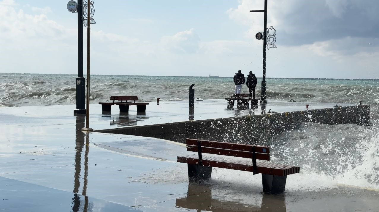 B&uuml;y&uuml;k&ccedil;ekmece&rsquo;de lodos etkili oldu
