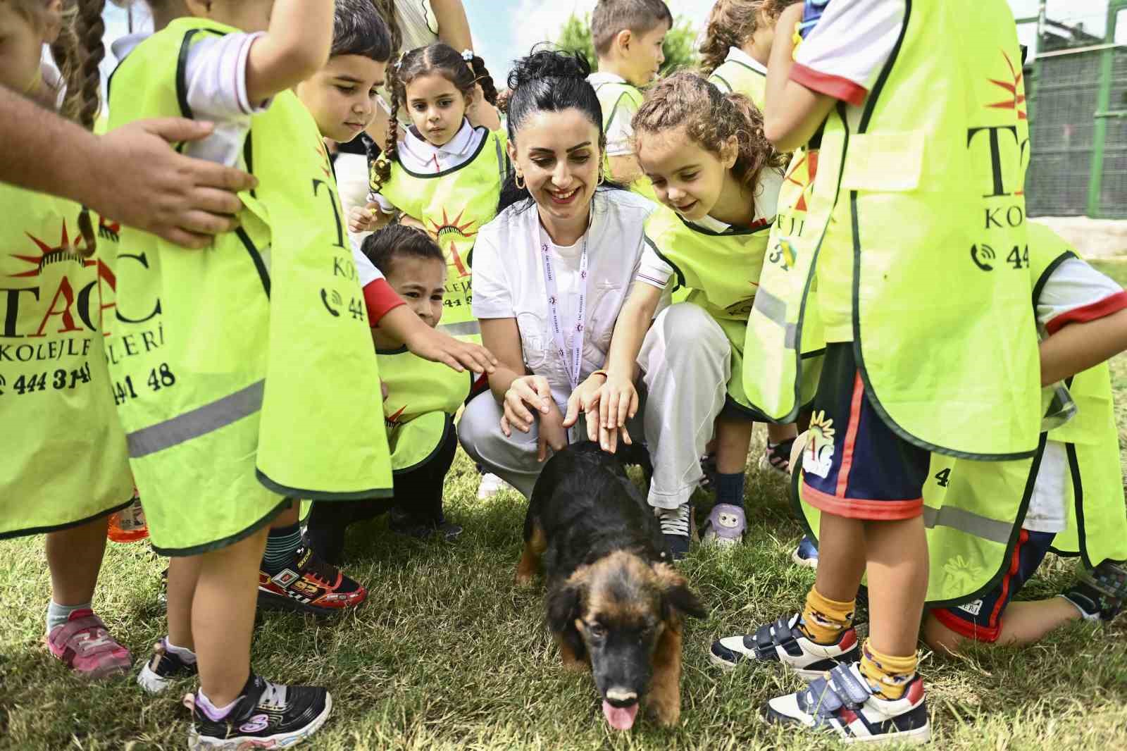 Muratpaşa&rsquo;da &ccedil;ocuklar patili dostlarıyla buluştu
