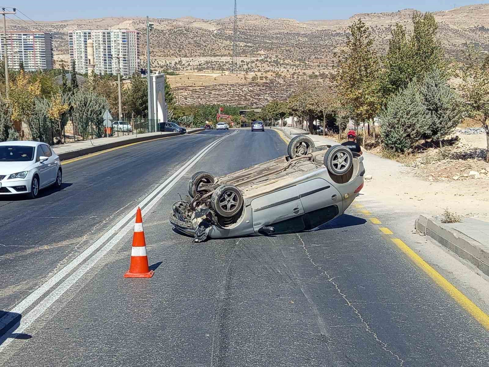 Mardin’de takla atan otomobil sürücüsü yaralandı