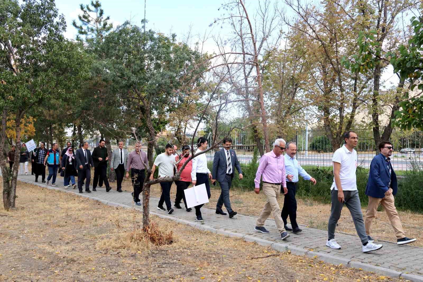 D&uuml;nya Y&uuml;r&uuml;y&uuml;ş G&uuml;n&uuml;&rsquo;nde sağlıklı yaşam i&ccedil;in adım attılar
