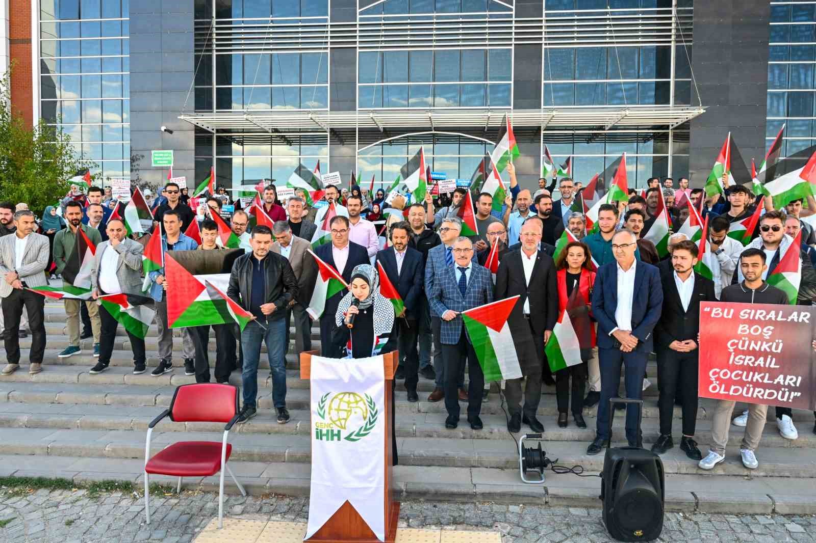 KM&Uuml;&rsquo;den Sumud Filosuna destek
