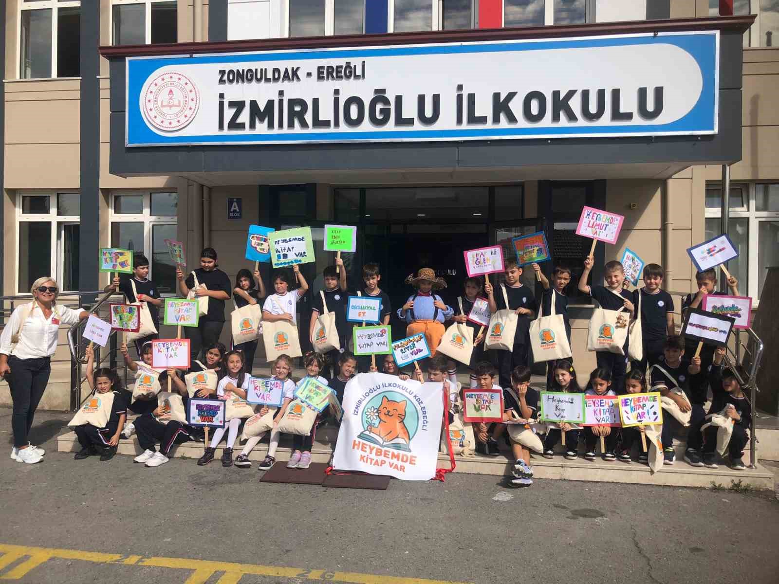 Karadeniz Ereğli’de minik okurlardan "Heybemde Kitap Var" projesi