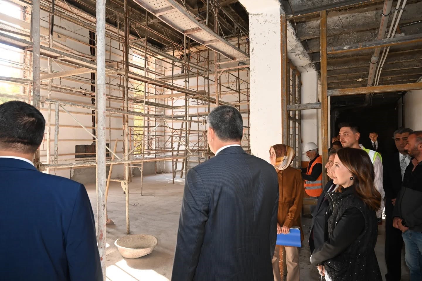 Vali &Ccedil;ift&ccedil;i, restorasyon &ccedil;alışmalarını yerinde inceledi
