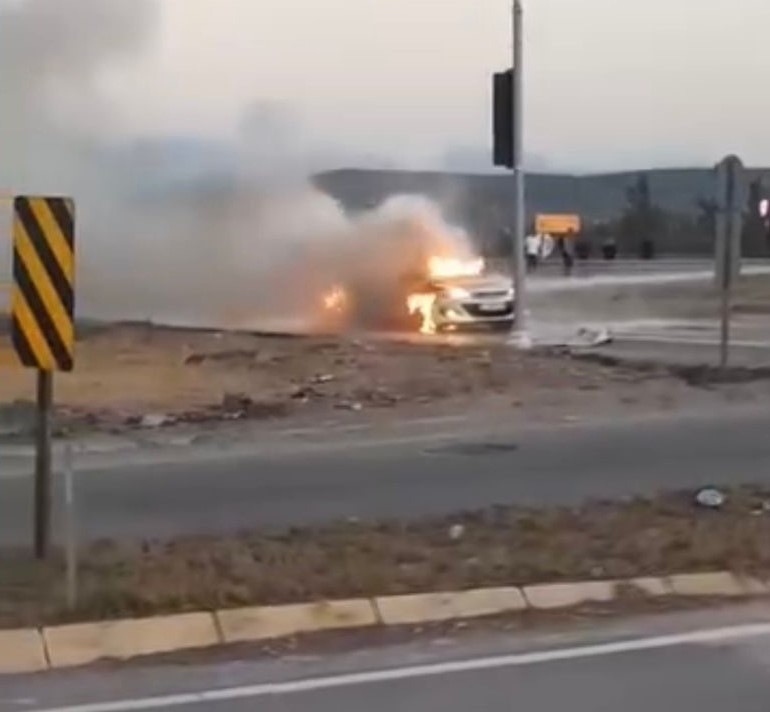 Osmaniye’de otomobil alev topuna döndü