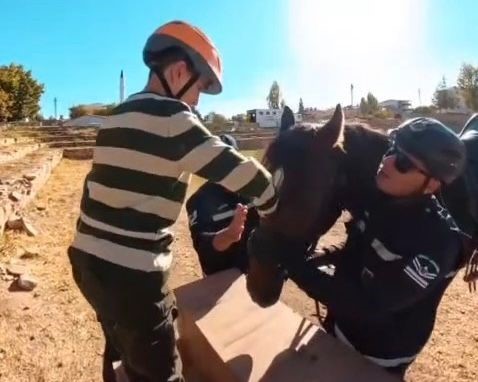 Jandarmadan &lsquo;can dostlara&rsquo; &ouml;zel kutlama
