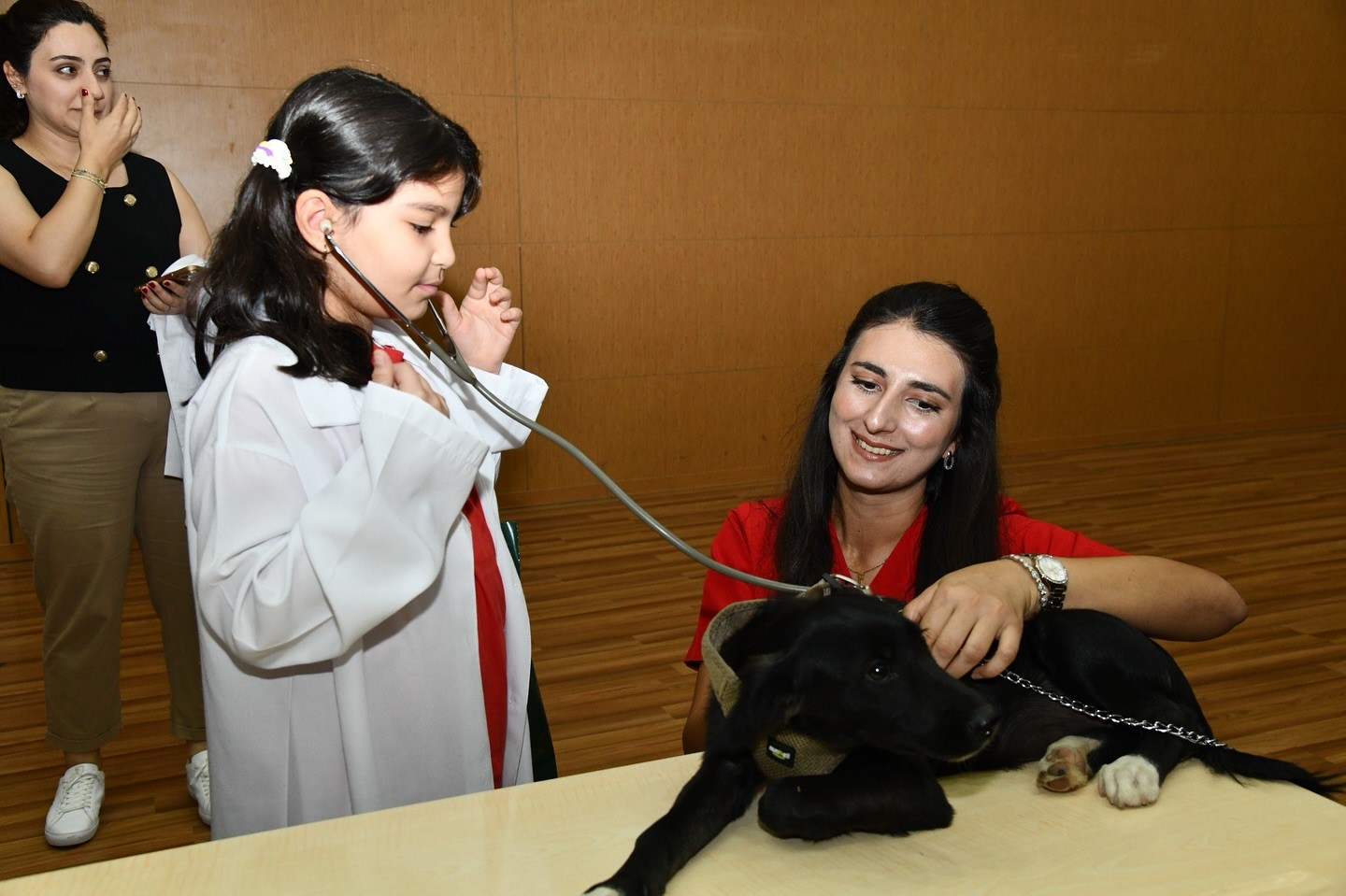 Minik &ouml;ğrenciler yavru k&ouml;peklerin kalp atışını dinledi
