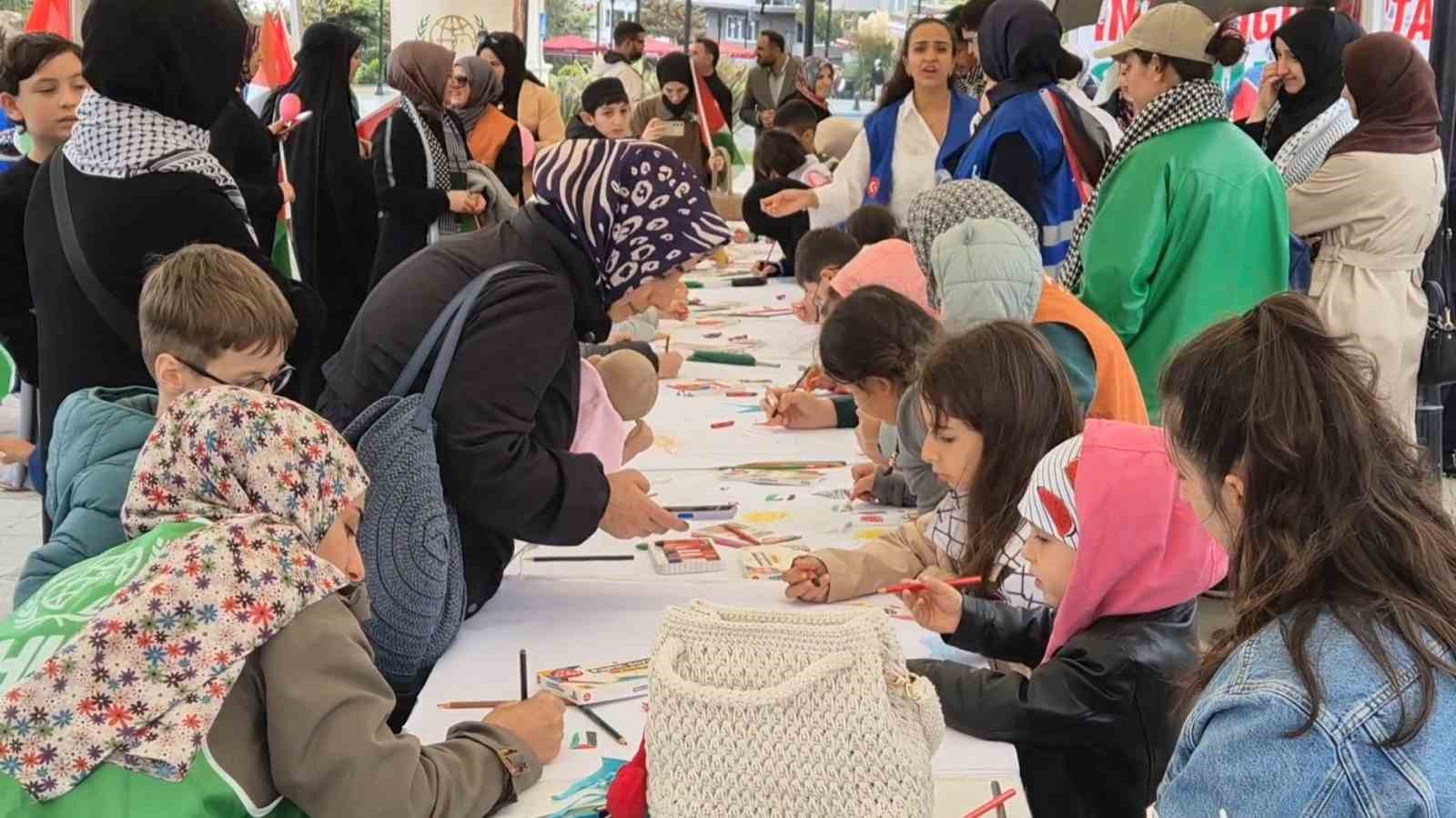 Tekirdağ&rsquo;da &ccedil;ocuklardan Gazze i&ccedil;in resimli destek
