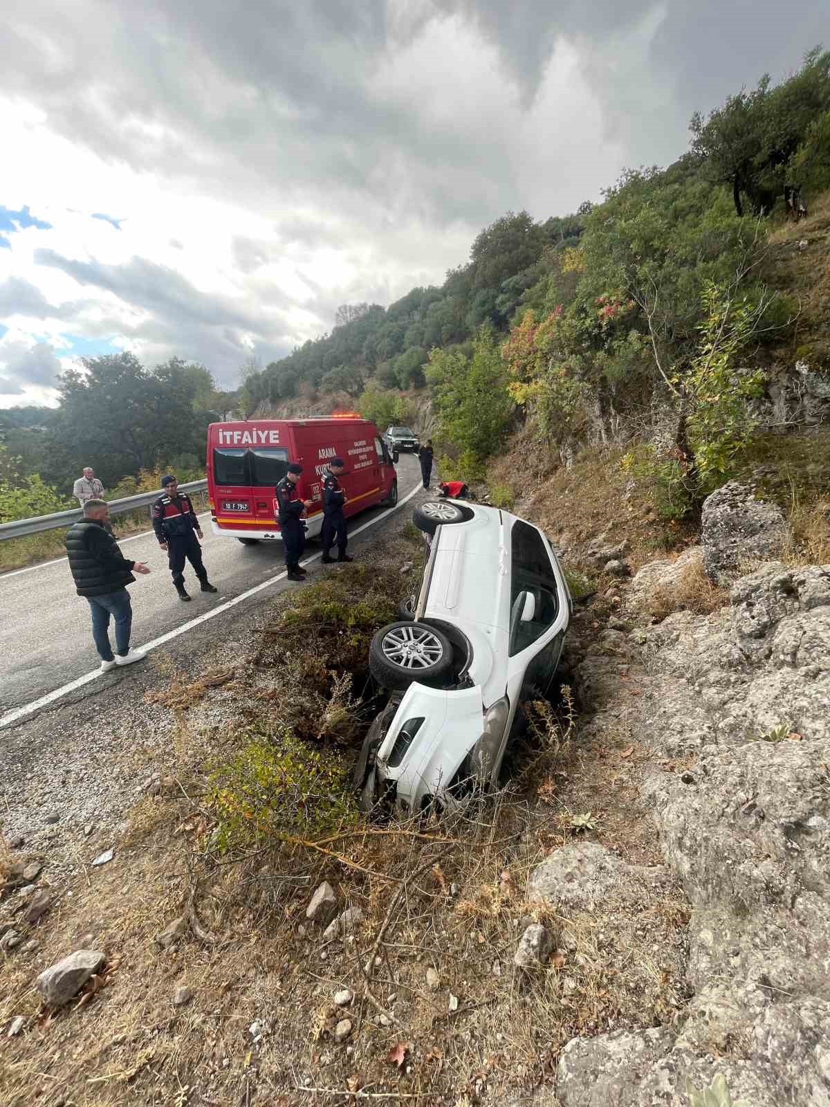 Balıkesir’de direksiyon hakimiyetini kaybeden sürücü kaza yaptı