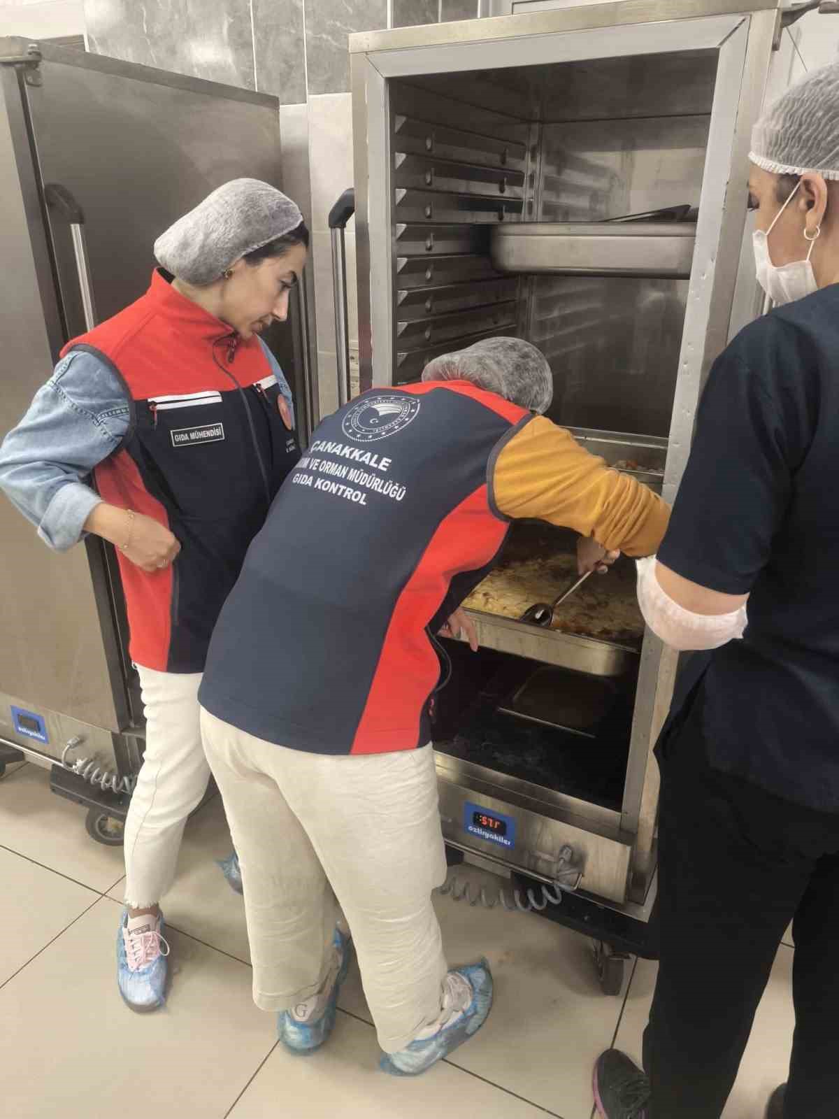 &Ccedil;anakkale&rsquo;de KYK yurt yemekhaneleri eş zamanlı denetlendi
