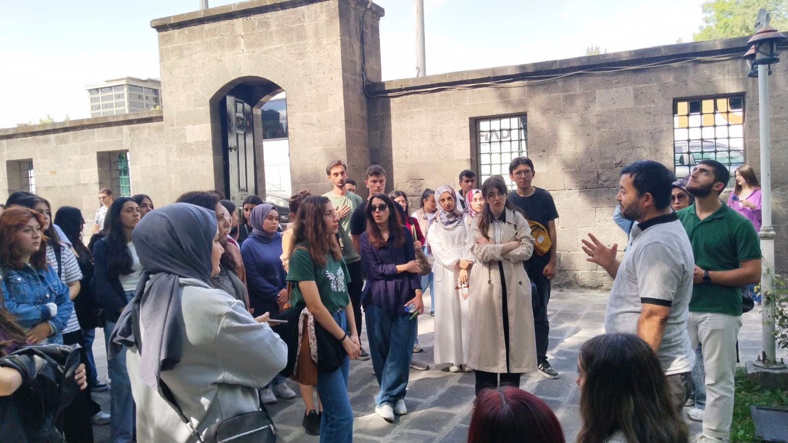 ER&Uuml;&rsquo;ye yeni kayıt yaptıran &ouml;ğrencilere &rsquo;K&uuml;lt&uuml;r Yolu Turu&rsquo; d&uuml;zenlendi
