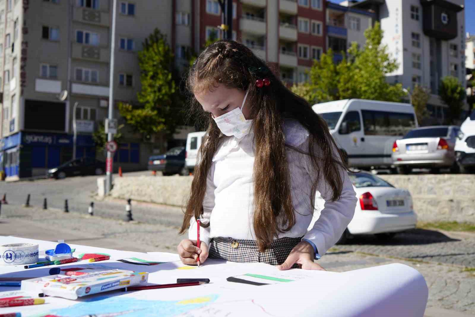 Gümüşhane’de "Filistinli Çocuklar İçin Çiz" etkinliği düzenlendi