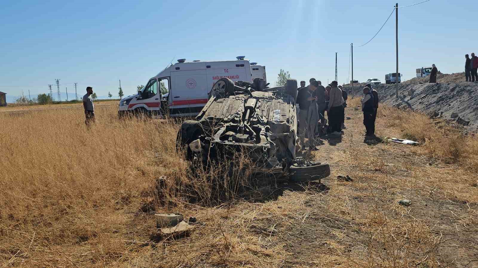 D&uuml;ğ&uuml;n konvoyunda feci kaza: 4 yaralı
