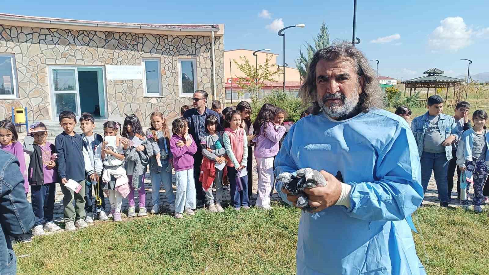 Van&rsquo;da "4 Ekim D&uuml;nya Hayvanları Koruma G&uuml;n&uuml;" etkinliği
